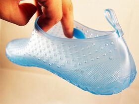 Chaussures individuelles pour lieux publics pour prévenir l'apparition de verrues plantaires
